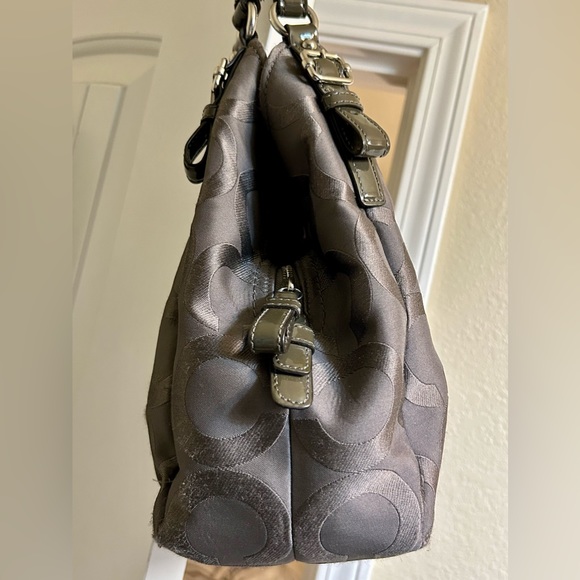 Coach Madison Op Art Maggie, F1120-18763. Grey exterior with purple lining. - Picture 13 of 16